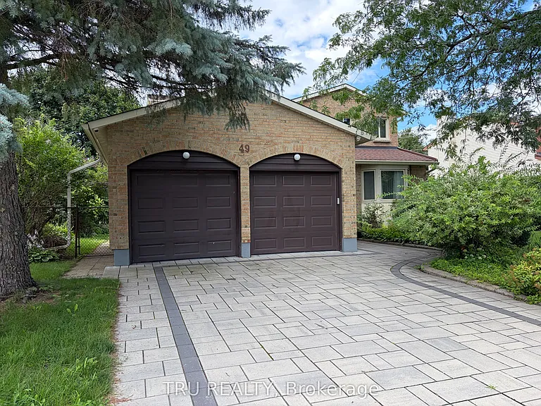 49 Farm Gate Cres — Photo 2