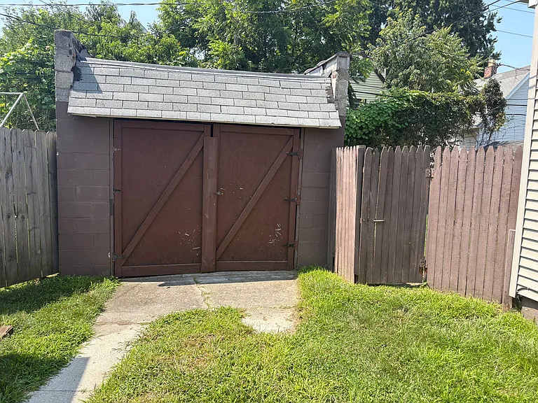 3937 Woodhaven Dr — Photo 2