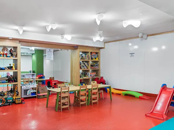 225 Rector Place image 17 of 27