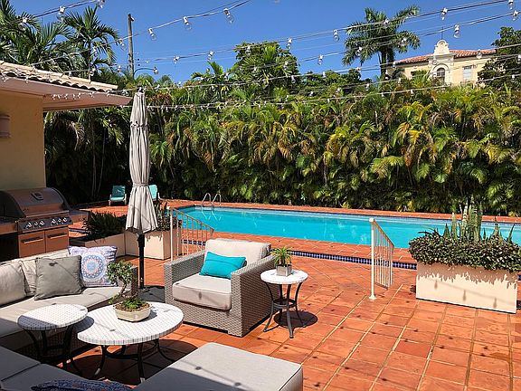 2nd image of 2711 San Domingo St