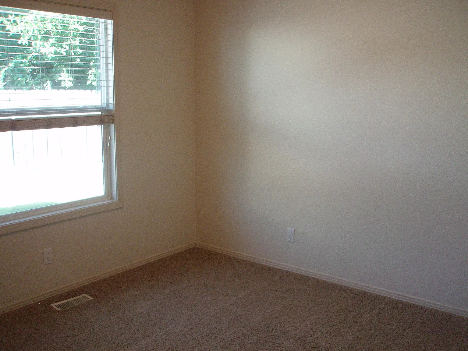 3 bed, 1248 sqft, $1,995 — Photo 3