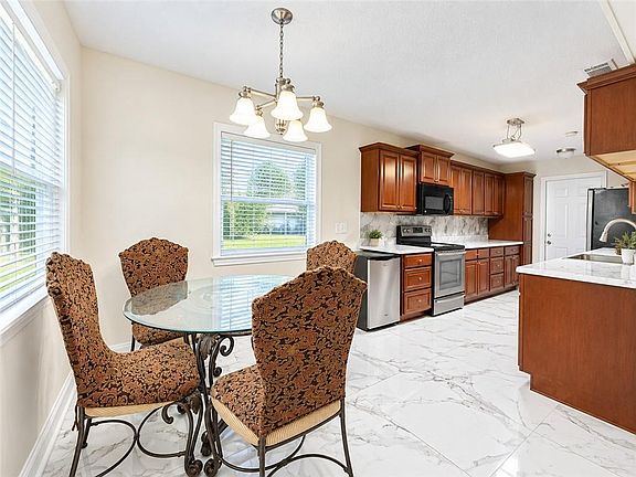 5th image of 11 Kerney Ct