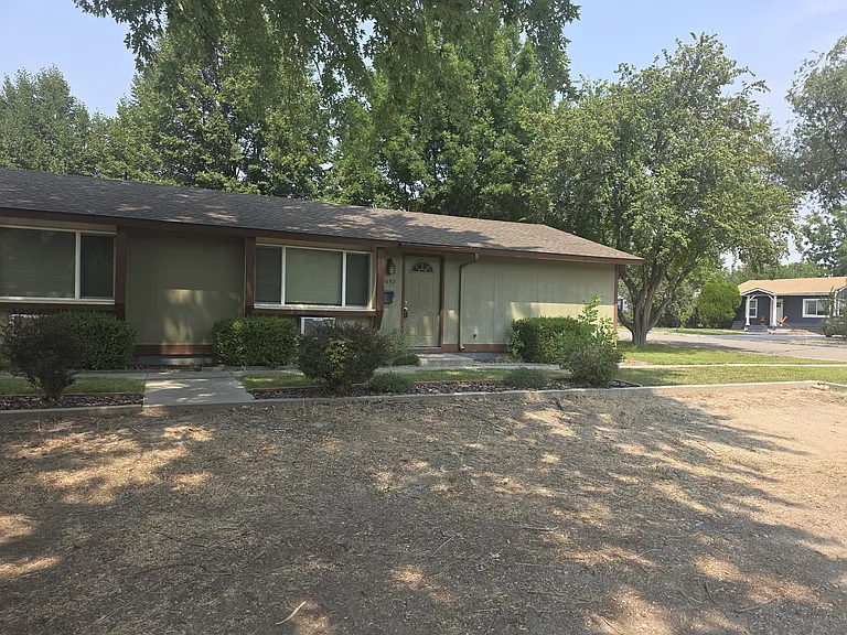 1657 S Robert St — Photo 1