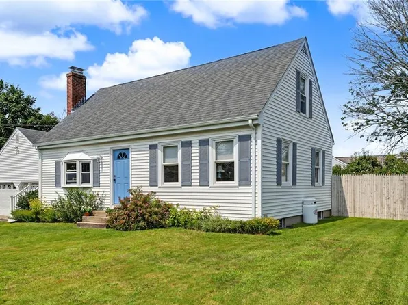 2 Pagnano St, Bristol, RI 02809