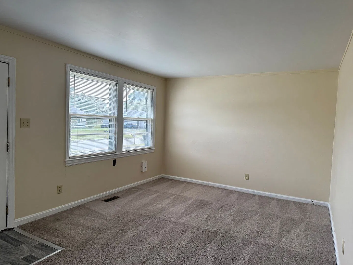 Nice 3 bedroom, 1 bath Duplex — Photo 3