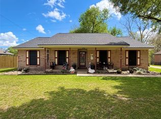 7109 Beechwood Dr, Angleton, TX 77515