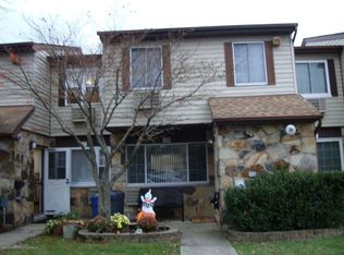 19 Garth Ct, Staten Island, NY 10306