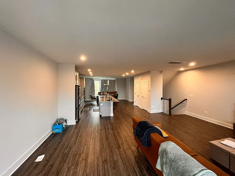 933 Salamander St #B — Photo 5