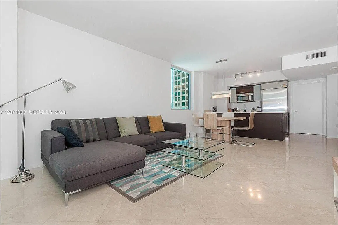 2 bed, 2.0 bath, 1200 sqft, $4,100 — Photo 2