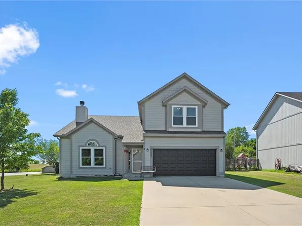 22091 Elm St, Spring Hill, KS 66083