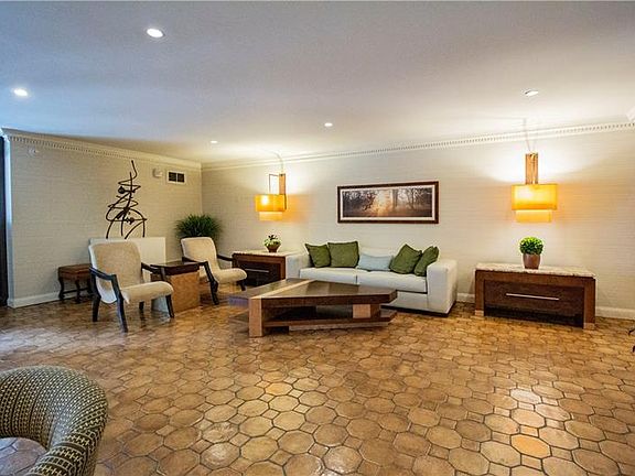 3rd image of 220 N Dithridge St APT 804