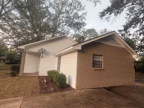 2nd image of 532 Lynnhurst Ct
