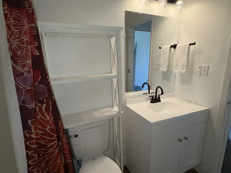 Main floor full bathroom