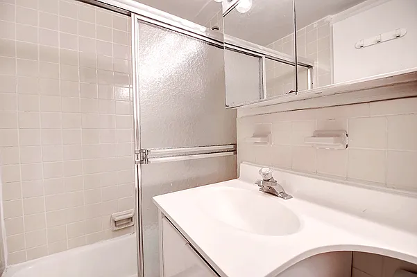 Rented by Urbane Brokerage | media 6