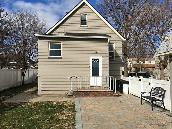 4th image of 8-14 Oak St #1X