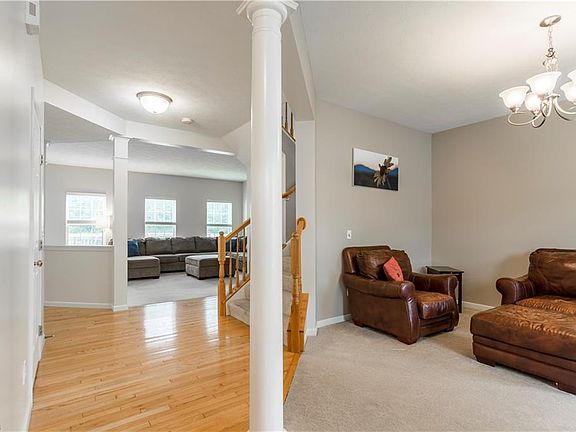3rd image of 1815 Curry Ln