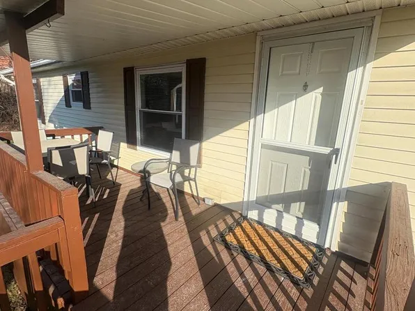 110 Greenbriar Dr N, Bath, PA 18014