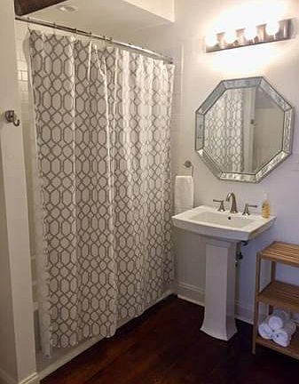 2nd image of 812 Bourbon St #4