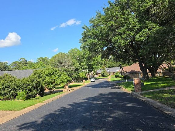 4th image of 202 Lansdowne Ter