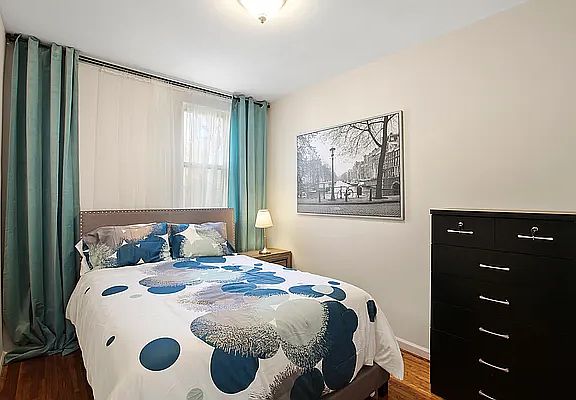 3rd image of 221 16th St #2