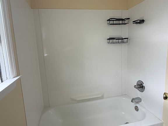 5th image of 237 Jefferson Hts APT 6
