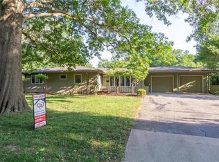 8606 Belinder Rd, Leawood, KS 66206