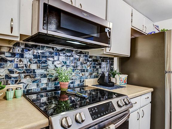 5th image of 1730 W EMELITA Avenue #1095