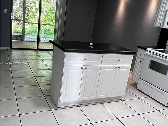4th image of 635 N University Dr #15