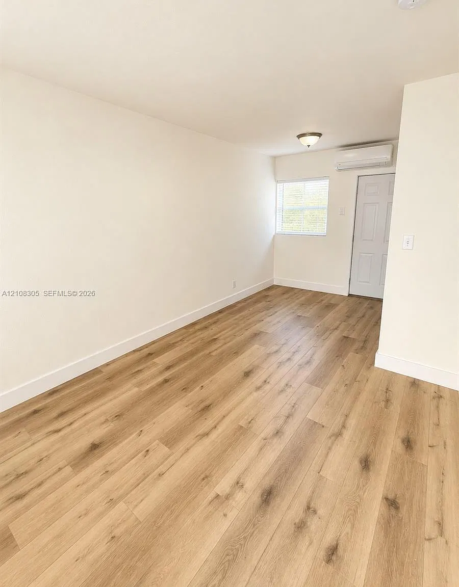 125 SW 5th Ct — Photo 1