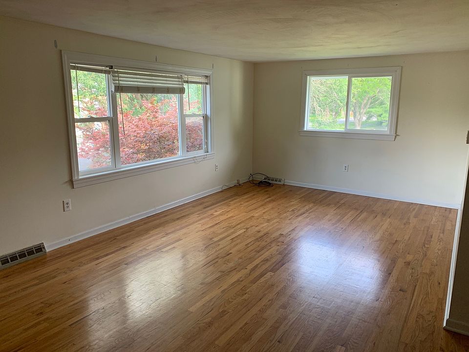 1st image of 100 Waldorf Pkwy APT 1