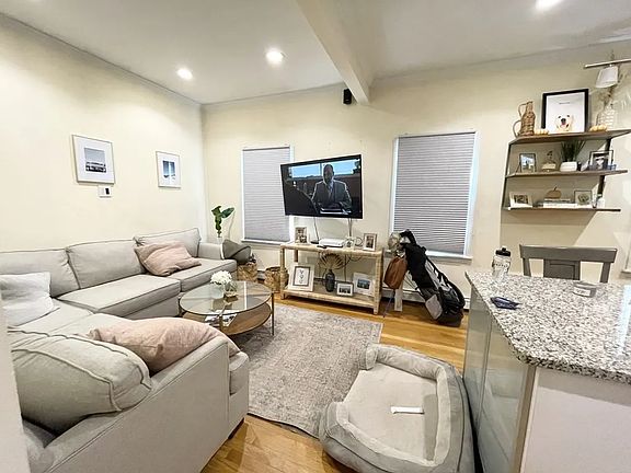 5th image of 174 Bolton St APT 2
