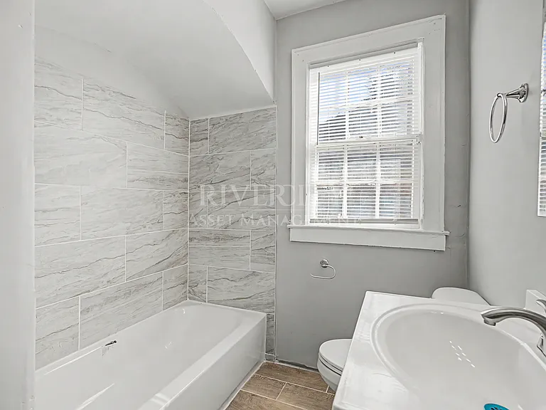 1052 National St — Photo 13