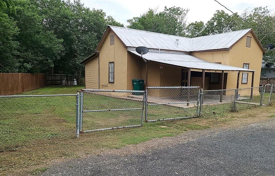 102 East St, Smithville, TX 78957 MLS 7836315 Zillow