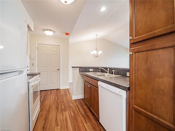 4th image of 23002 Chandlers Ln APT 336
