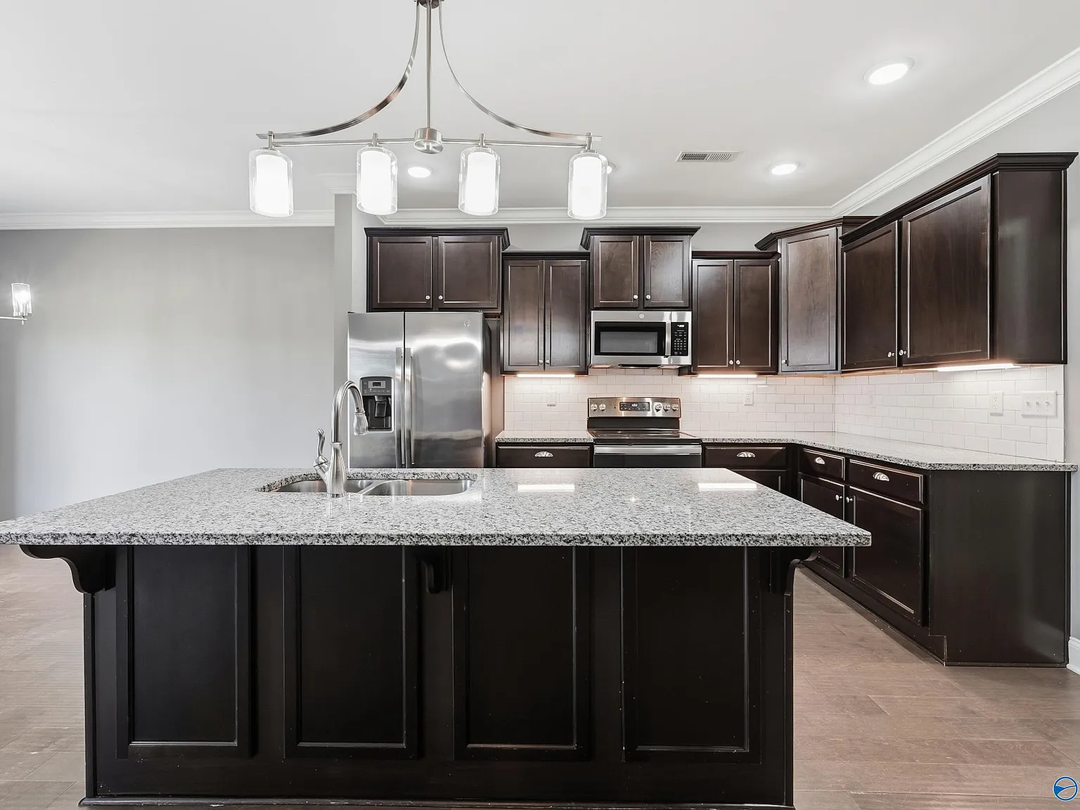 4 bed, 3.0 bath, 2507 sqft, $2,400 — Photo 2