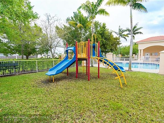 4th image of 8873 N Isles Cir #8873