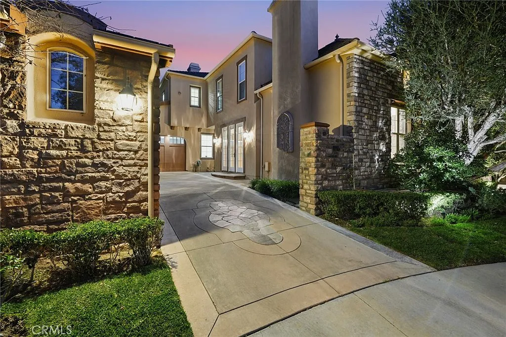 5 bed, 4200 sqft, $14,998 — Photo 2