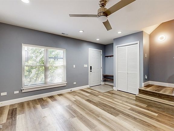 4th image of 5047 N Kenmore Ave APT D