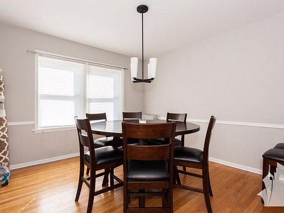 3rd image of 4019 N Clarendon Ave #2S5