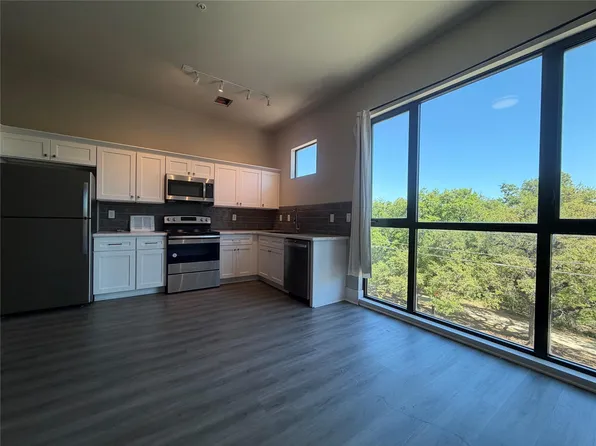 2727 Houston Ave #302, Houston, TX 77009