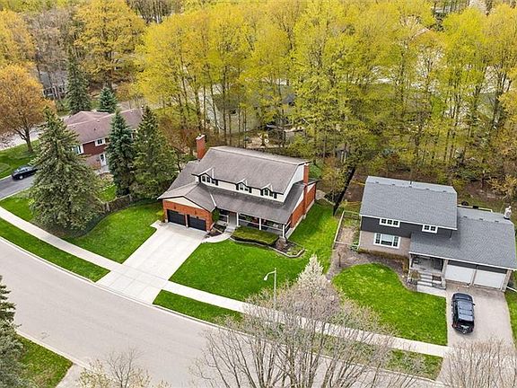 2nd image of 29 Nightingale Cres