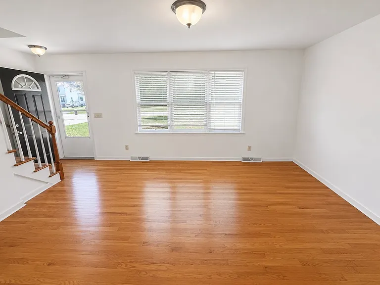 53 N Main St #1A — Photo 3