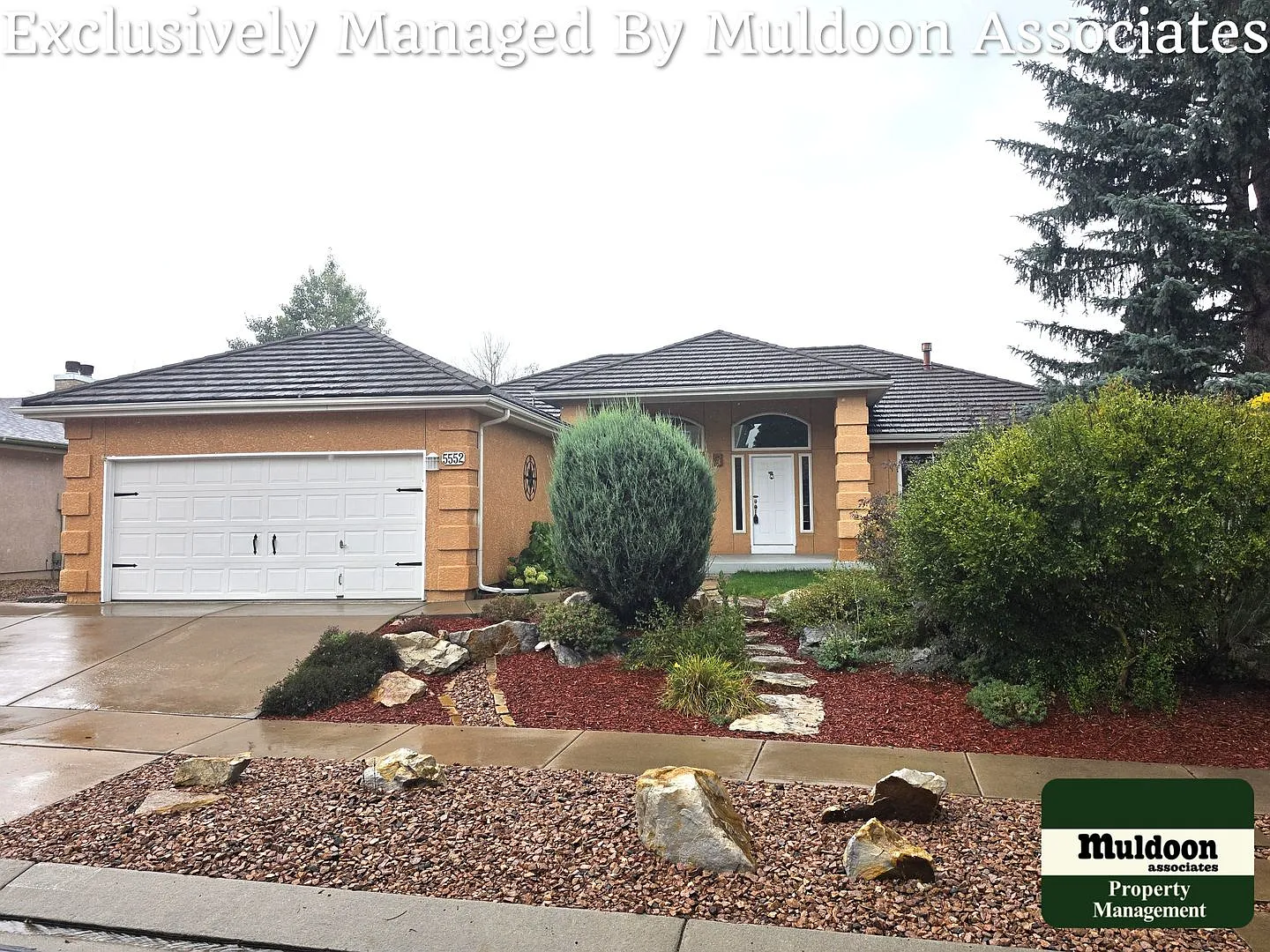 Luxury Ranch Living with Mountain Views, Deck & Finished Basement — Photo 2
