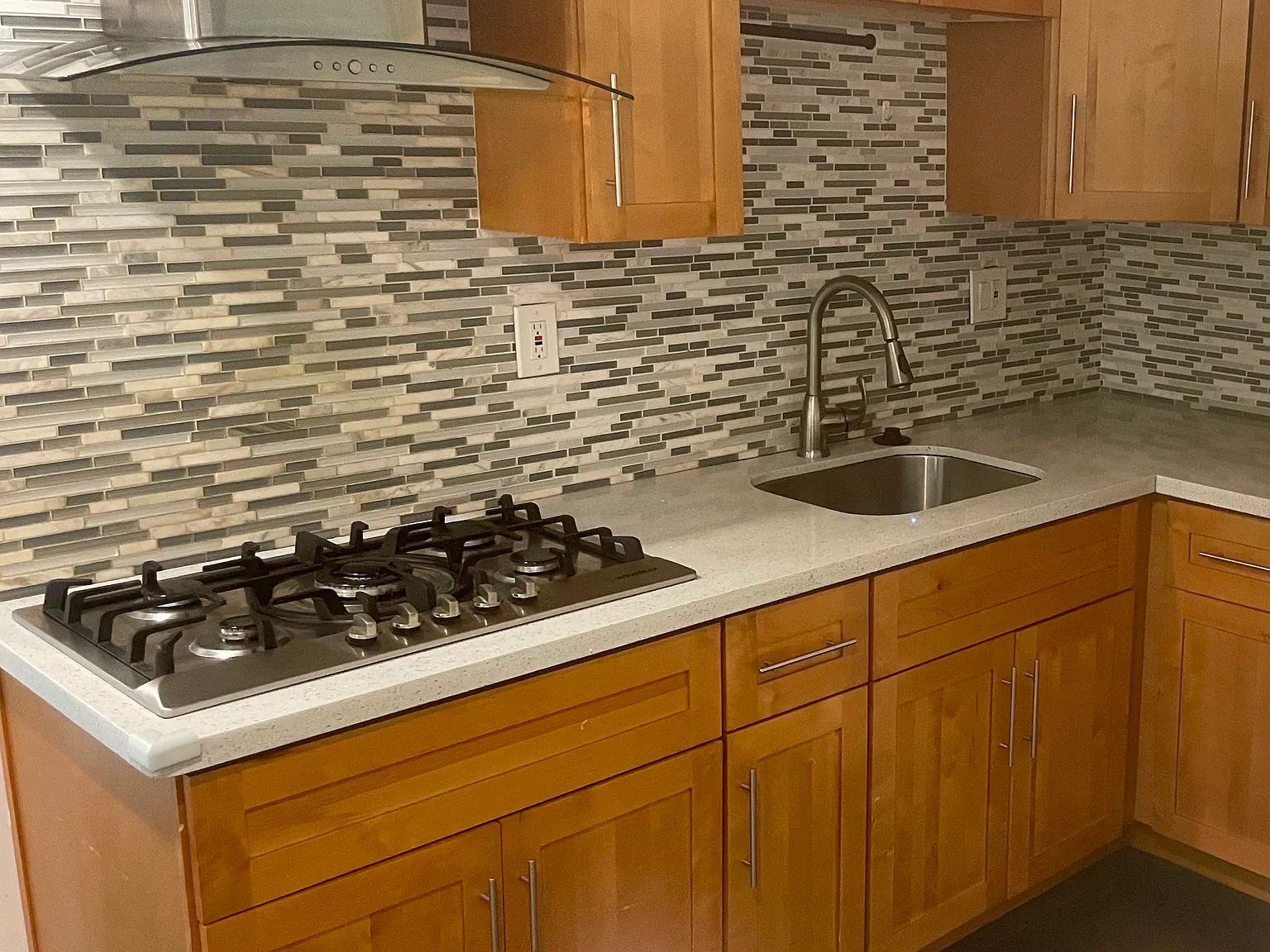 2 bed, 725 sqft, $2,400 — Photo 2