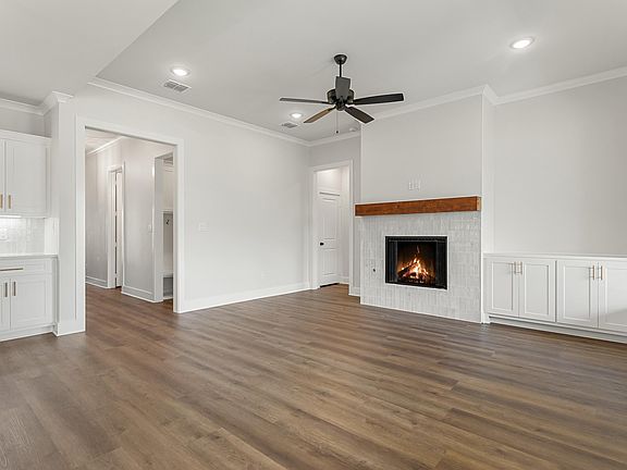 5th image of 7147 Alexander Dr