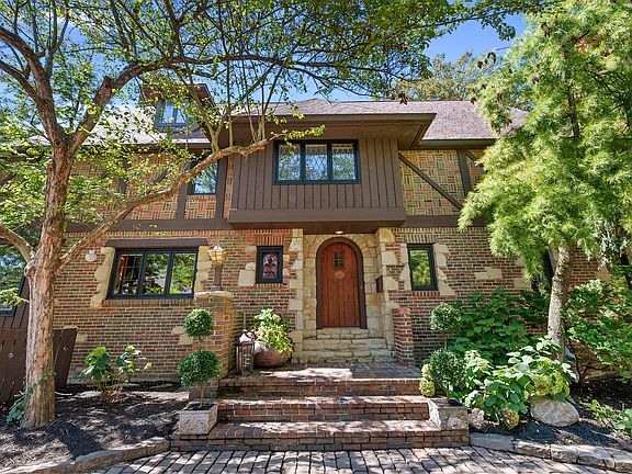2nd image of 1373 Fountaine Dr