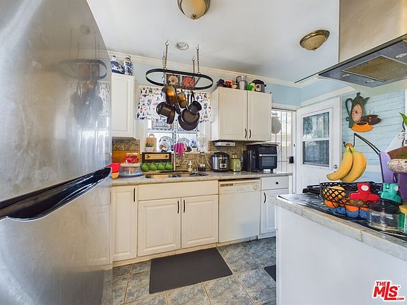 4th image of 836 W 112th St