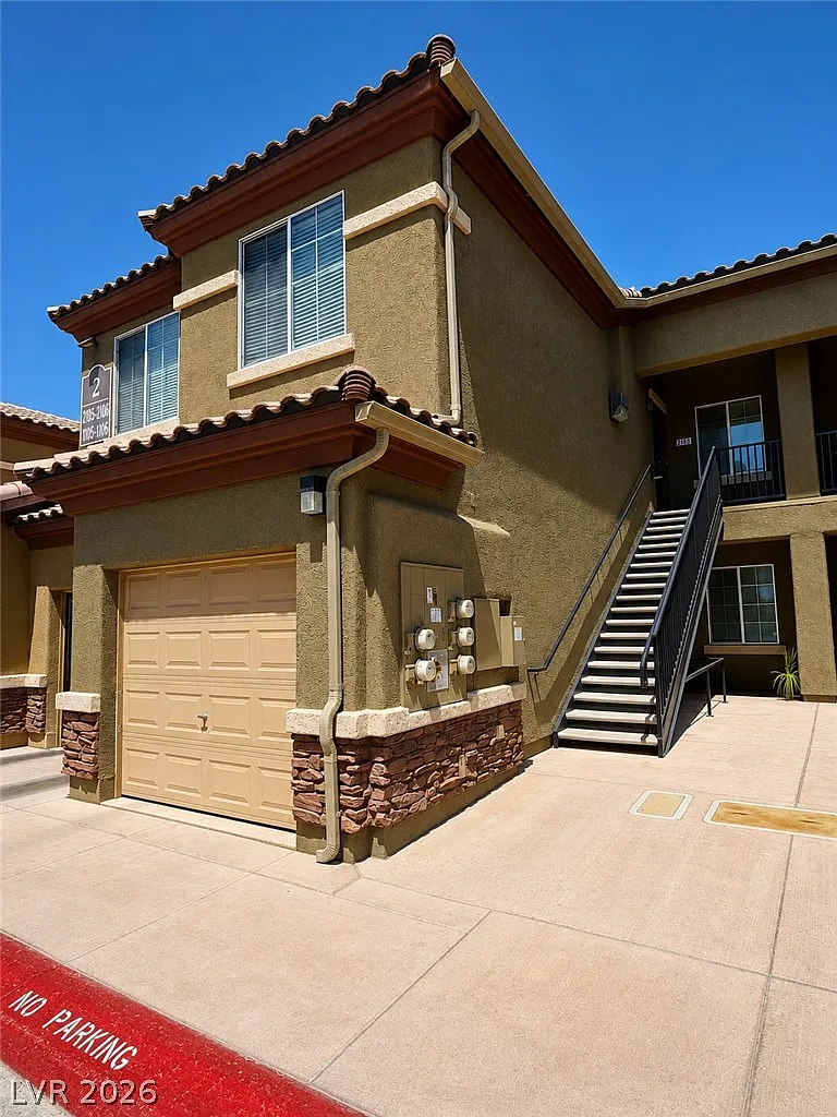 3 bed, 2.0 bath, 1255 sqft, $1,800 — Photo 2