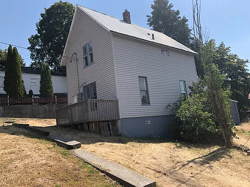 125 NE Whitman St Photo 1