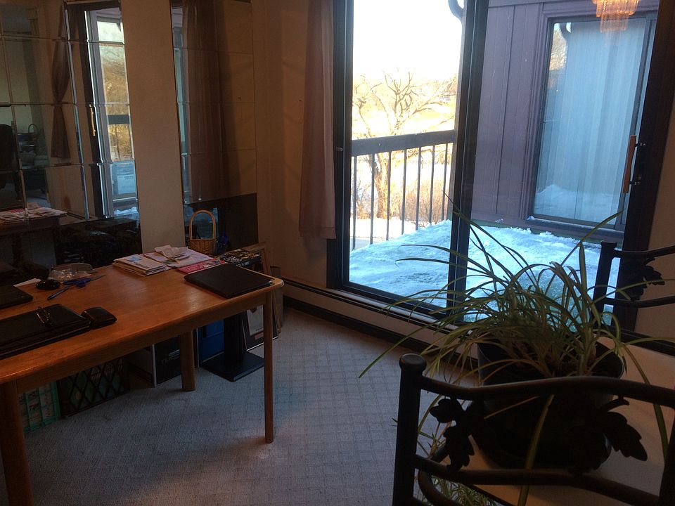 dining room w/patio access